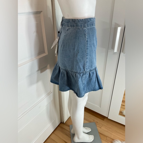 🛑🛑🛑VERO MODA MINI SKIRT - Picture 3 of 5